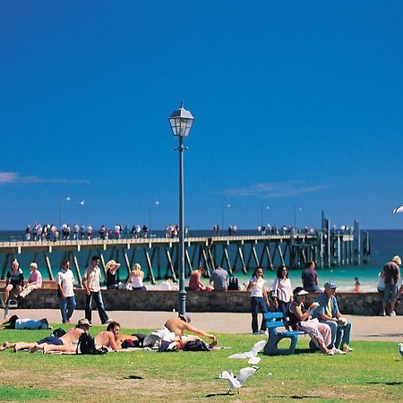 Glenelg Holiday Apartments - Corfu Adelaide Bagian luar foto